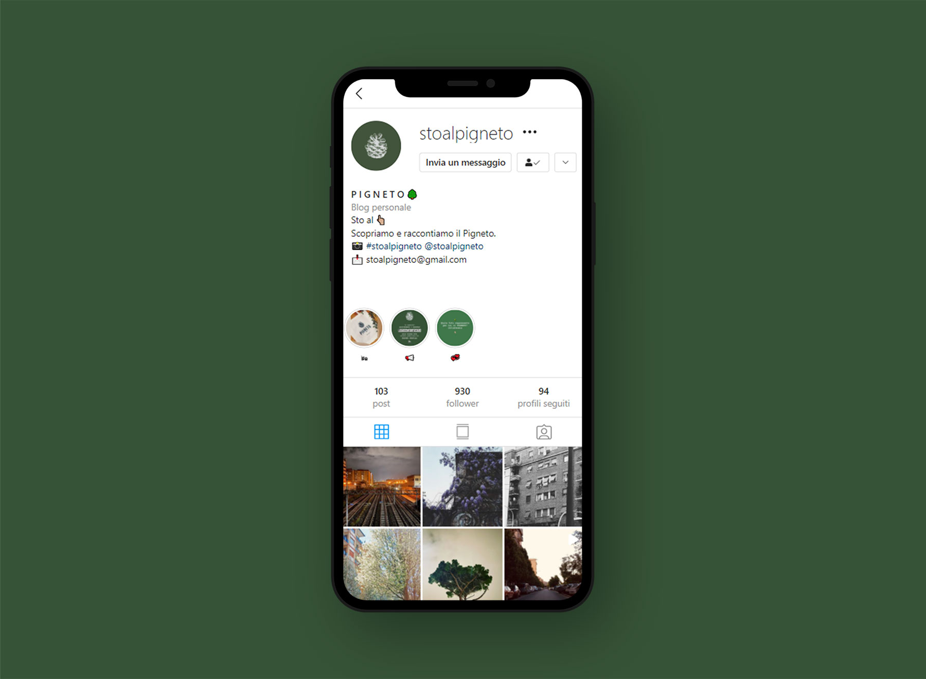 Mockup di Iphone Instagram con social Instagram su sfondo verde scuro